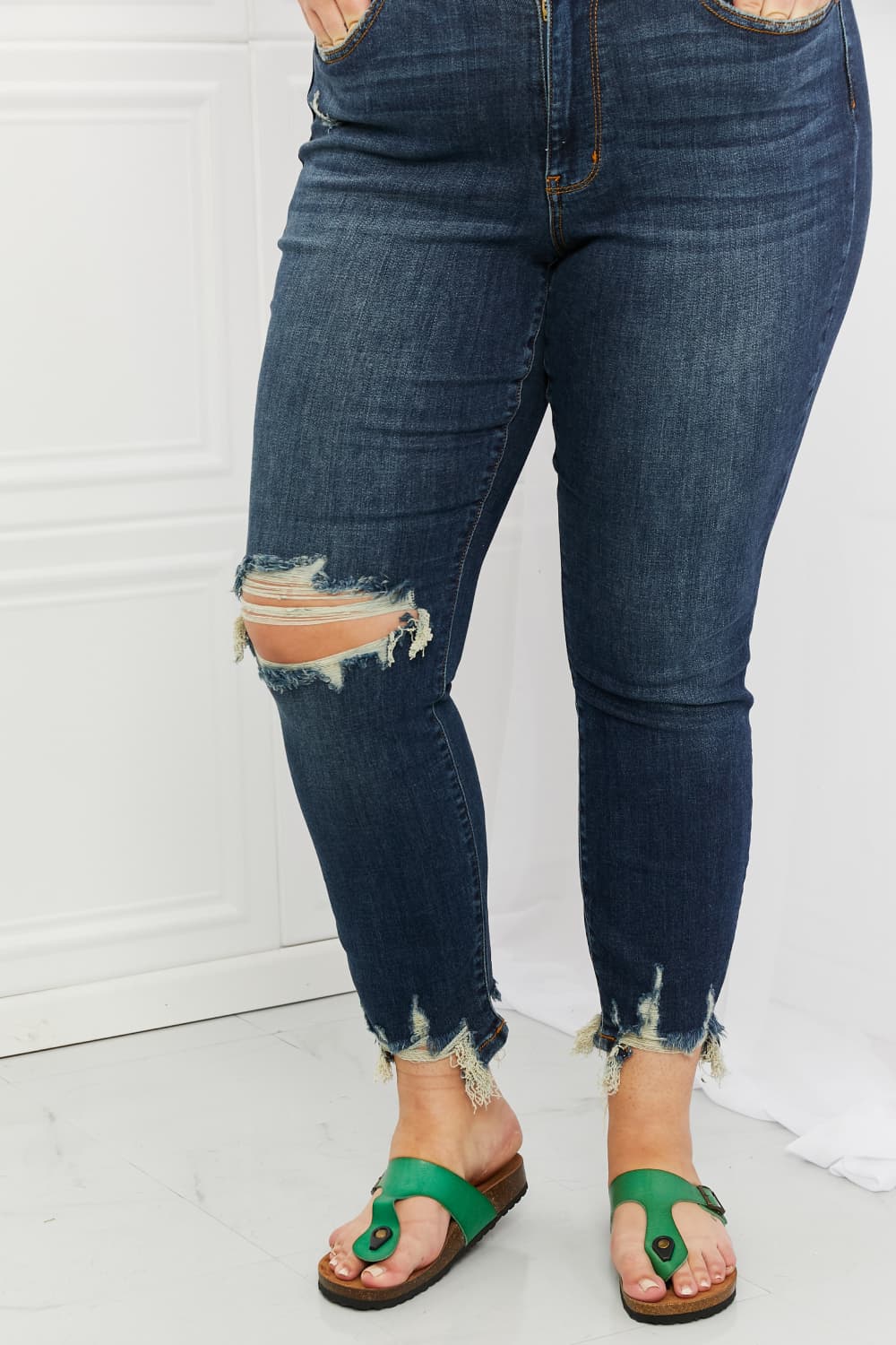 Judy Blue Melaney Full Size Mid Rise Distressed Relaxed Fit Jeans